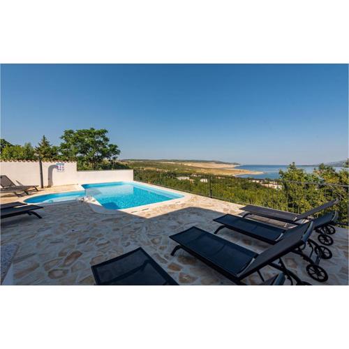Cozy Home In Rovanjska With Jacuzzi