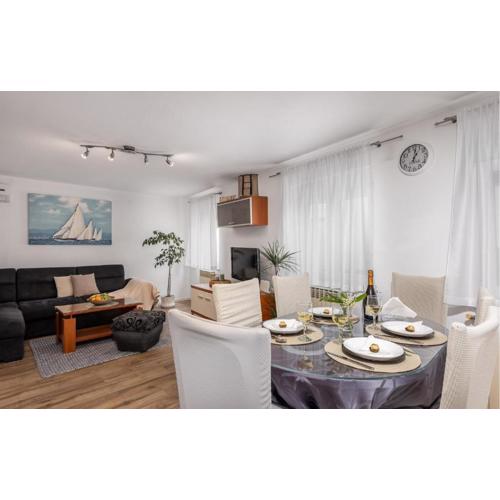 Cozy Home In Selce With Wifi