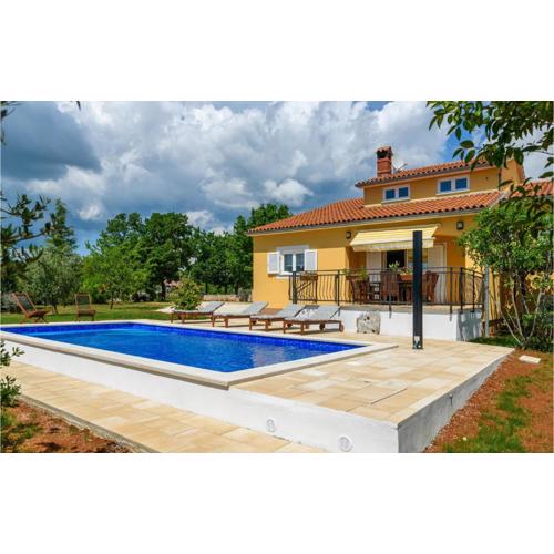 Cozy Home In Stokovci With Wifi