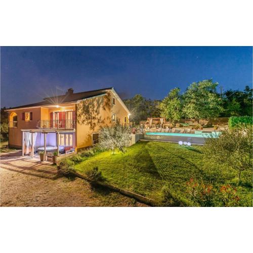 Cozy Home In Tinjan With Jacuzzi