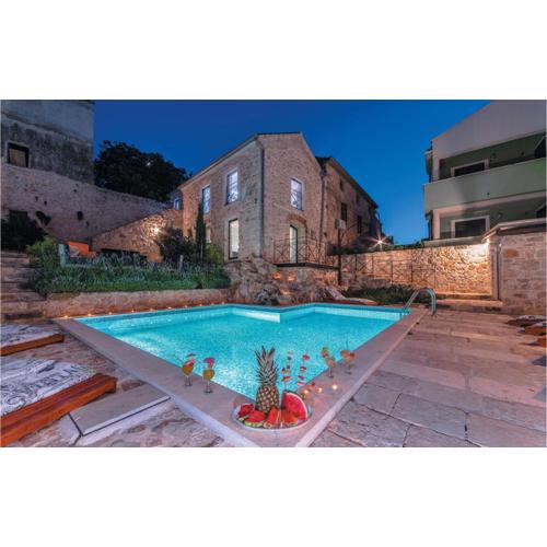 Cozy Home In Tkon With Jacuzzi