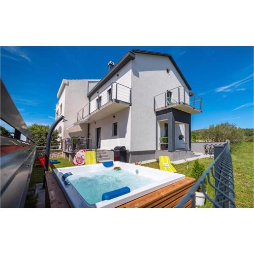 Cozy Home In Turanj With Jacuzzi