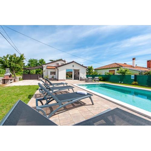 Cozy House with Pool near Rovinj