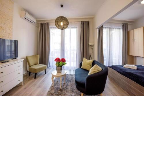 Cozy In the Heart of Budapest with Terrace and Tub