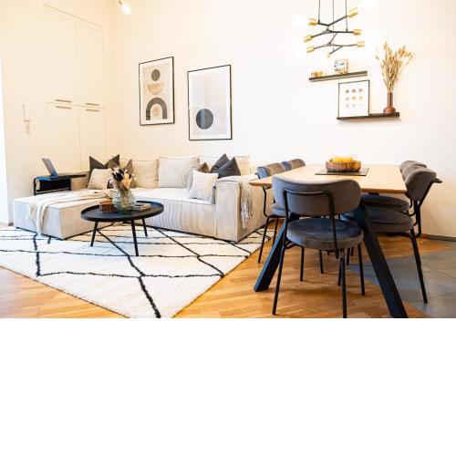 Cozy Industrial 8min Dancing House Apartment, Prague