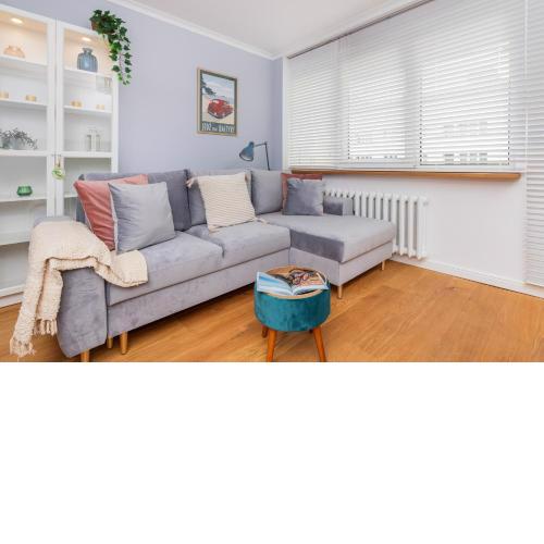 Cozy Pastel Two Bedroom Apartment in Central Gdynia by Noclegi Renters