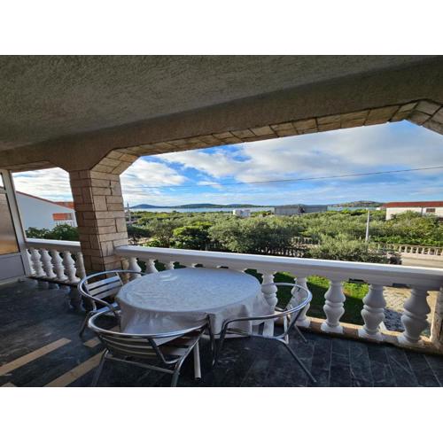 Cozy seafront apartment in Tribunj
