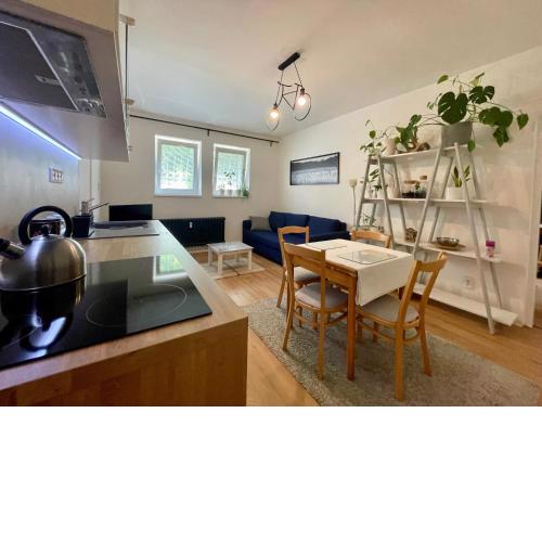 Cozy Self check-in Apartment in vibrant Ruzinov area, Komárnická 42, Bratislava