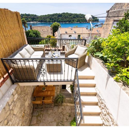 Cozy stone house with lovely view in Cavtat centre