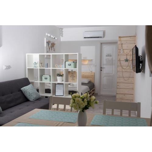 Cozy studio overlooking downtown