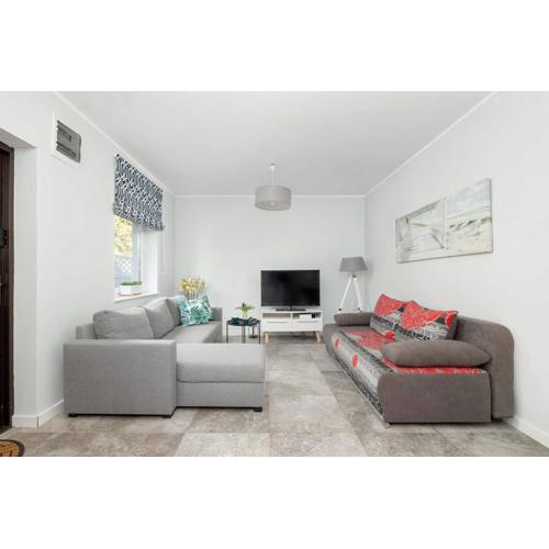 Cozy Studio Toruńska with Parking in Pobierowo by Noclegi Renters