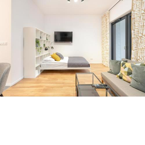 Cozy Studio with Balcony and FREE GARAGE by Noclegi Renters