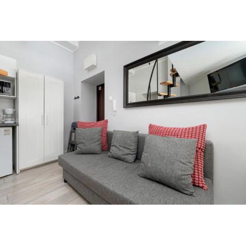 Cozy Studios Mielczarskiego with Mezzanine in Łódź by Noclegi Renters
