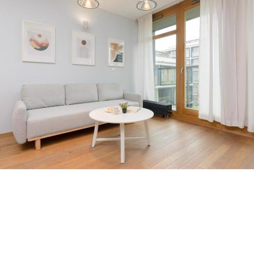 Cozy & Sunny Studio for 4 Guests Kolejowa Warsaw by Noclegi Renters