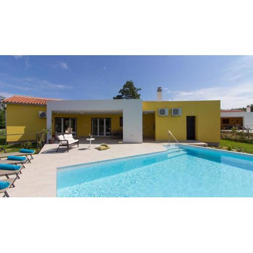 Cozy villa Limone with private pool and jacuzzi near Pula