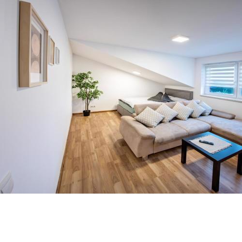 CozyHome - Spacious and Modern Apartment close to Vienna