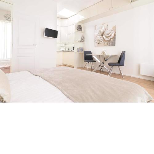 COZY&QUIET apartment with A/C in city centre
