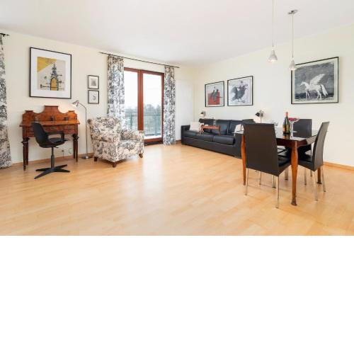Cracow Pilotów Cosy Studio with Free Parking by Noclegi Renters