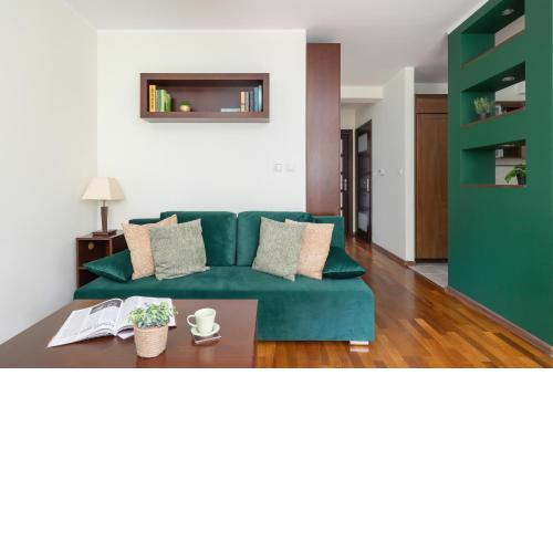 Cracow Verdant Apartment with Parking by Noclegi Renters