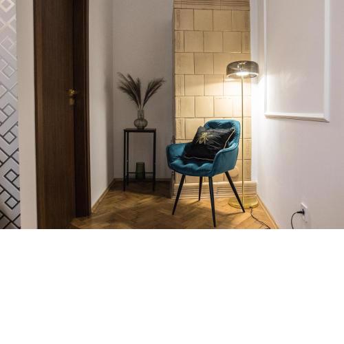 CracWoW K8 No.8 Apartment