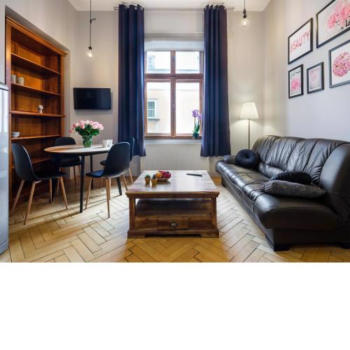 CracWoW Market Squere Apartment