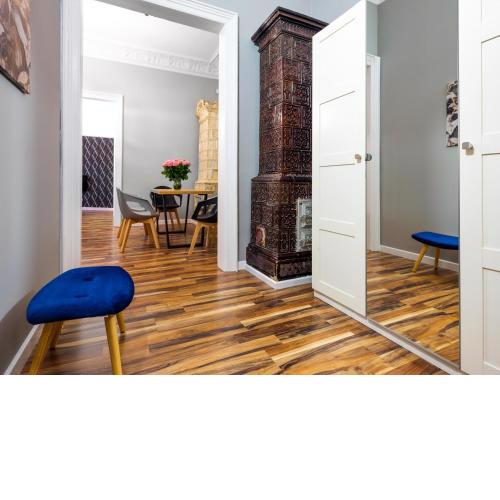 CracWoW Old Town Apartment