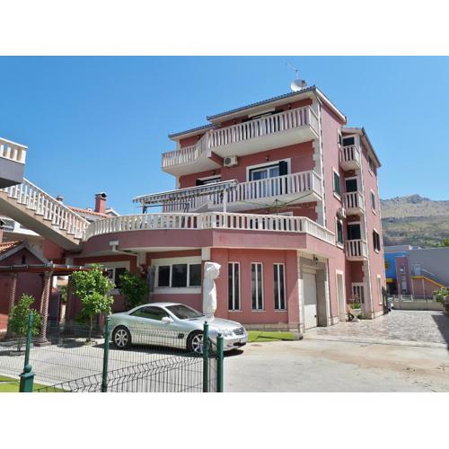 CroAussie Apartments in Split