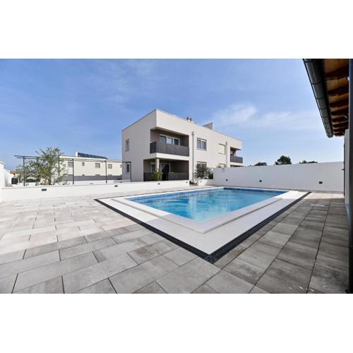 CROWONDER Holiday House Helora with Swimming Pool - CROWONDER LUXURY RENT