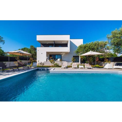 CROWONDER Sun Dance Apartments with Heated Swimming Pool Seaview and Garden