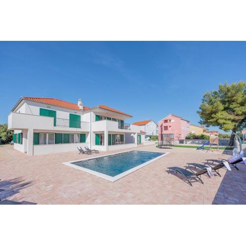 Crowonder Villa Lucija with Large Swimming Pool