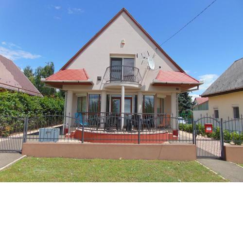 CSEVI Apartmanház