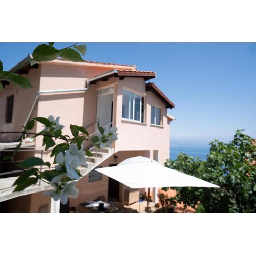 Cvita - Cozy apartment with an amazing view