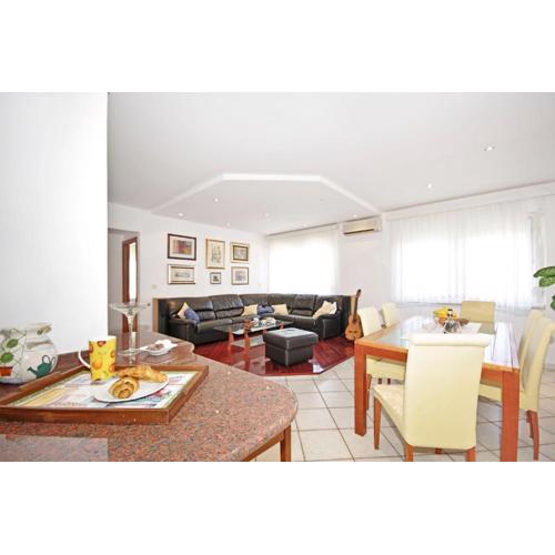 D & J Apartment Split