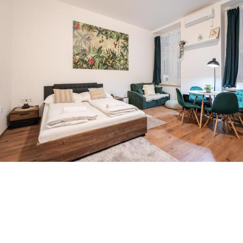 D68 - Downtown Deluxe Suite - Best Location by BQA