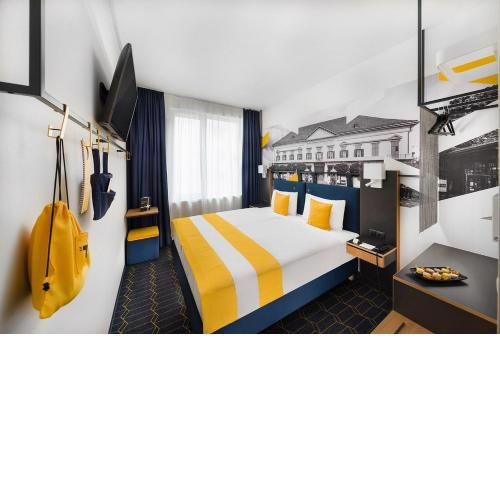 D8 Hotel