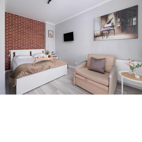 Dąbska Studio with Terrace & Parking by Noclegi Renters