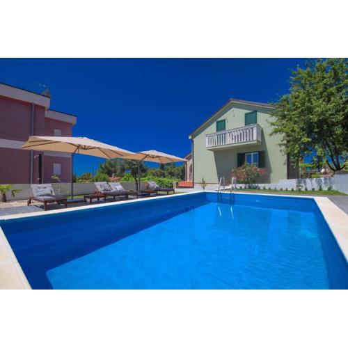 Dandy apartment with pool 2 bedrooms