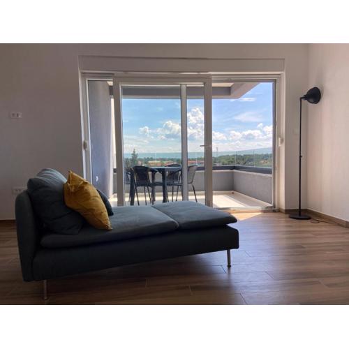 Daniela Family Apartment - top floor - new & quite location - great sea & island view