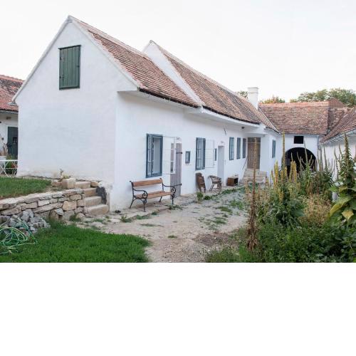 dasFritsch-Historisches Weinbauernhaus im Grünen
