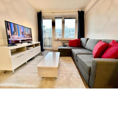 DECOR 2 metro fast WiFI 55’TV Netflix HBO cozy
