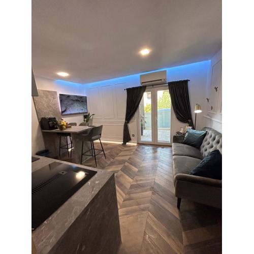 Delfa Luxe Suite