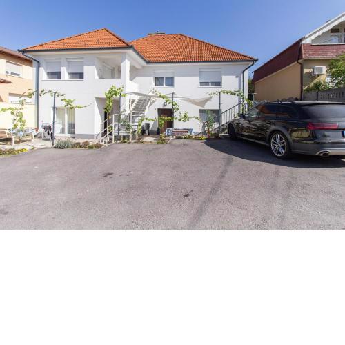 Déli Terasz A Apartman Free parking, self-check-in anytime