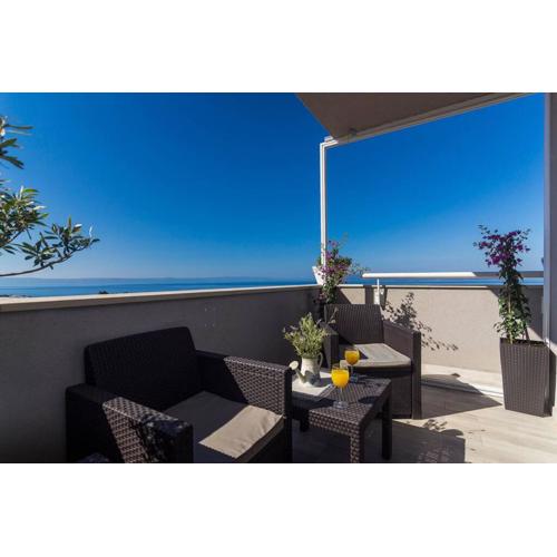 Deluxe apartment Beni Makarska, 4 person SEA VIEW