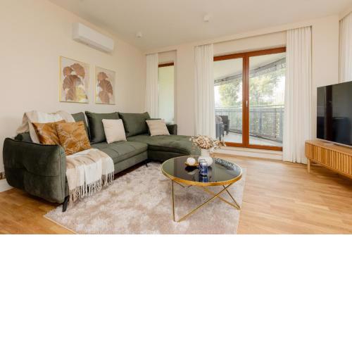 Deluxe Apartment Wronia 45 with AC, Parking & Balcony by Renters Prestige
