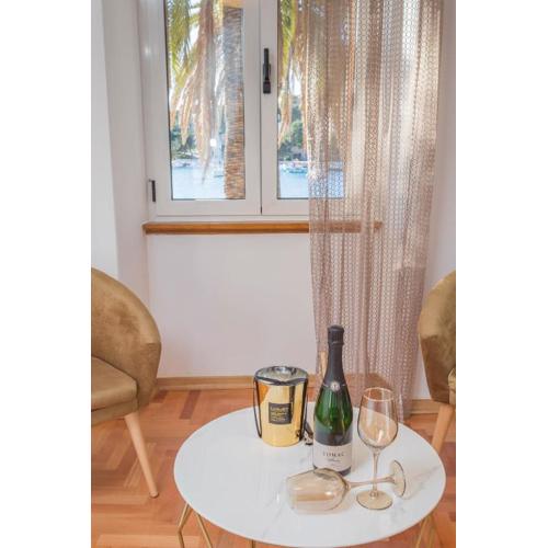 Deluxe Dreamy room in the Center of Hvar with Sea View