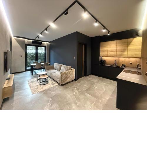 Deluxe Industrial Apartment Gym & Free Parking