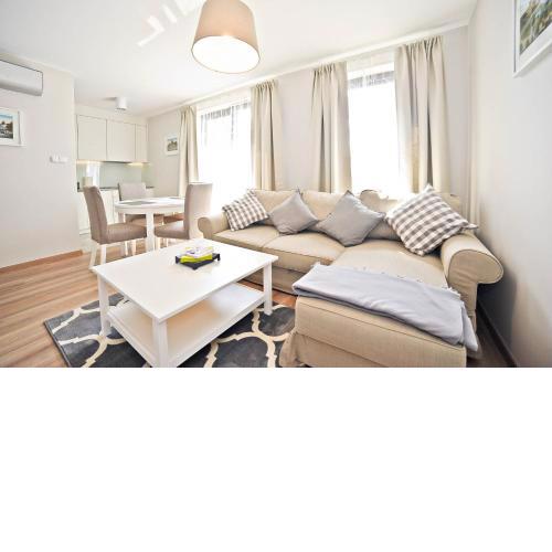 Deluxe Modern Apartment Victoria Residence by Grand Apartments