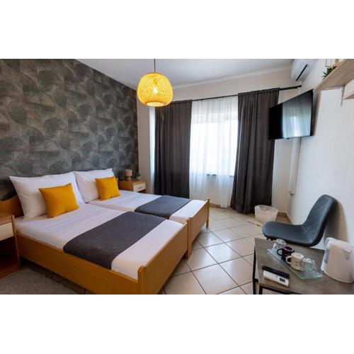 DELUXE ROOMS BURE