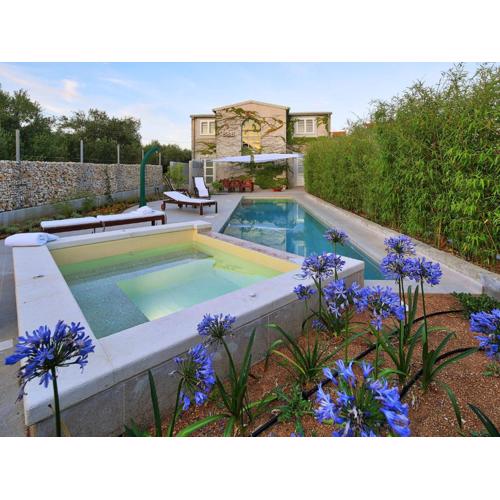 Deluxe Villa in Šibenik near Lake