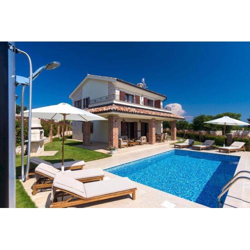 DeLuxe Villa Suza